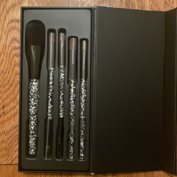 Smashbox On The Rocks Brush Set - Picture 3 of 4